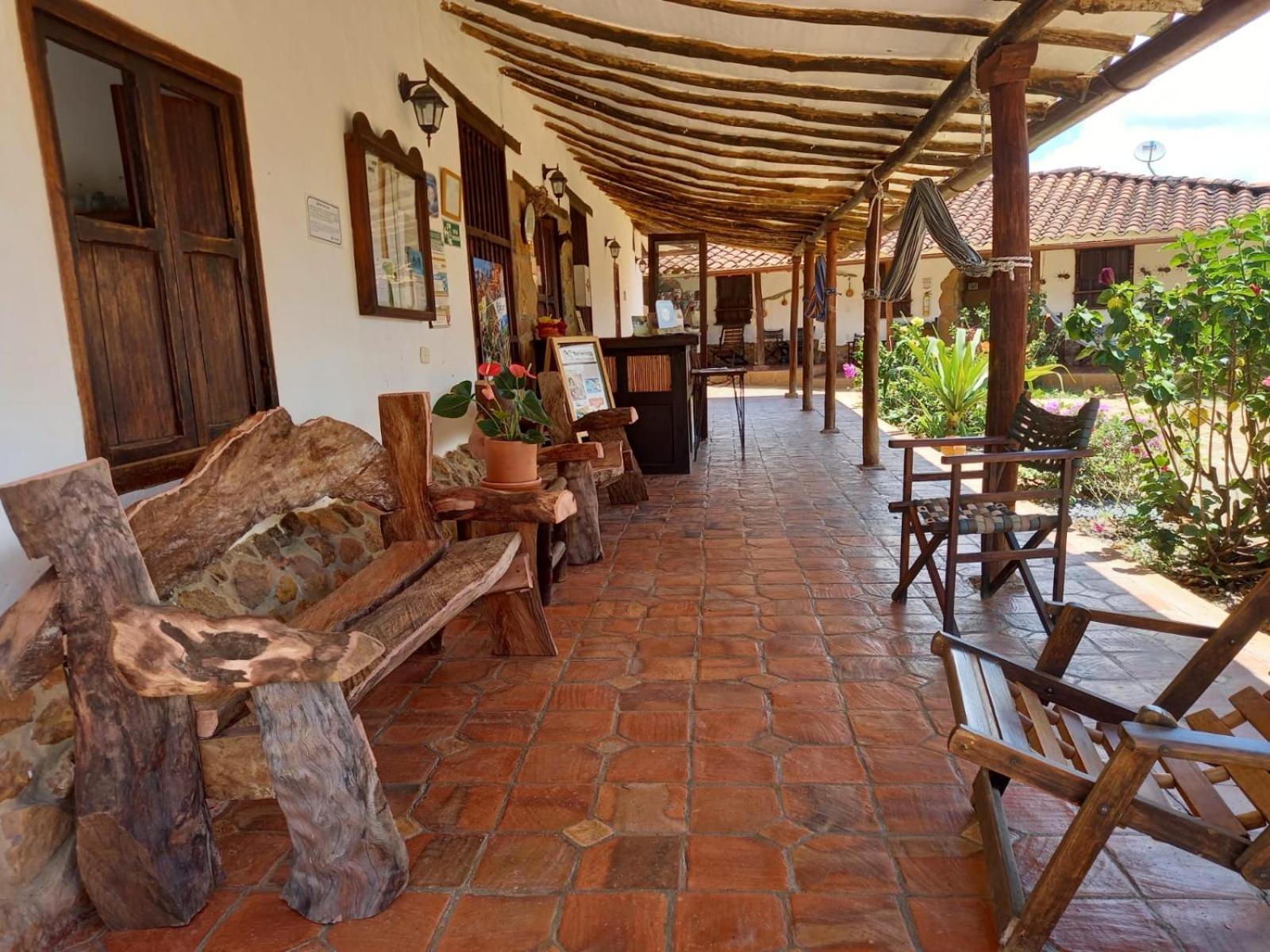 La Loma Hotel บาริชารา ภายนอก รูปภาพ
