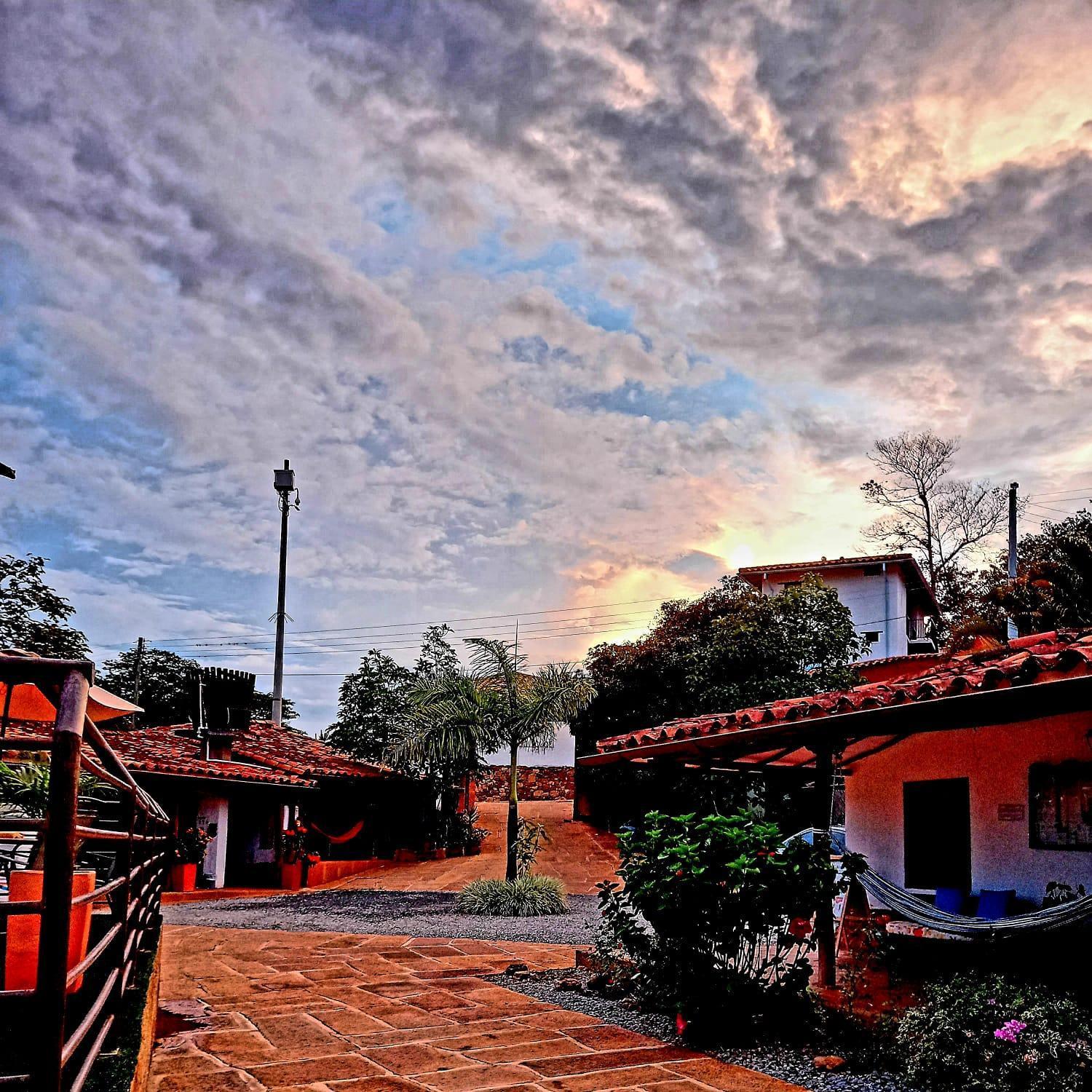 La Loma Hotel บาริชารา ภายนอก รูปภาพ