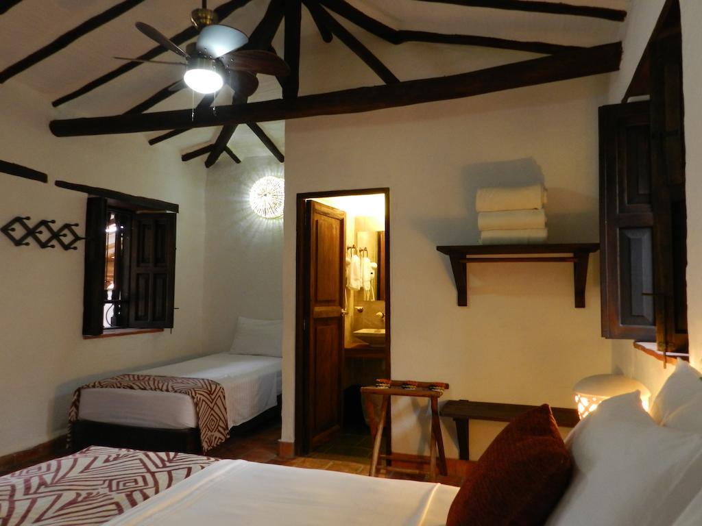 La Loma Hotel บาริชารา ภายนอก รูปภาพ