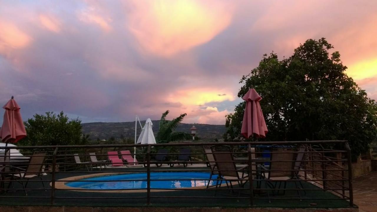 La Loma Hotel บาริชารา ภายนอก รูปภาพ